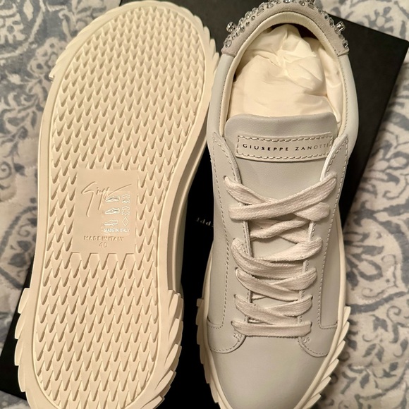Giuseppe Zanotti Blabber Italian Leather women’s white sneakers with crystals 10 - Picture 4 of 9
